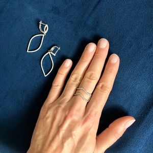 Silver earrings and ring with zirconias